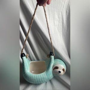 Sloth hanging plant pot